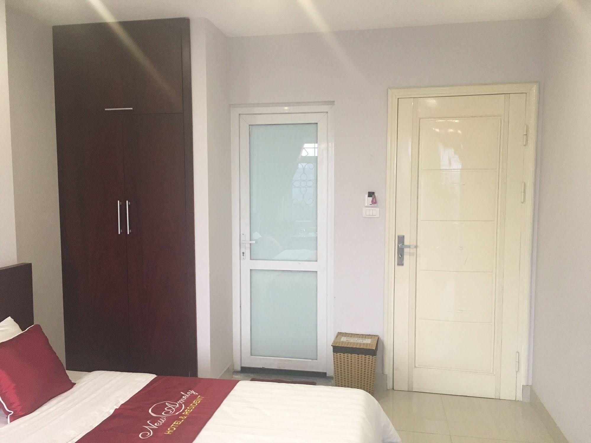 New Amely Hotel Hanoi Bagian luar foto